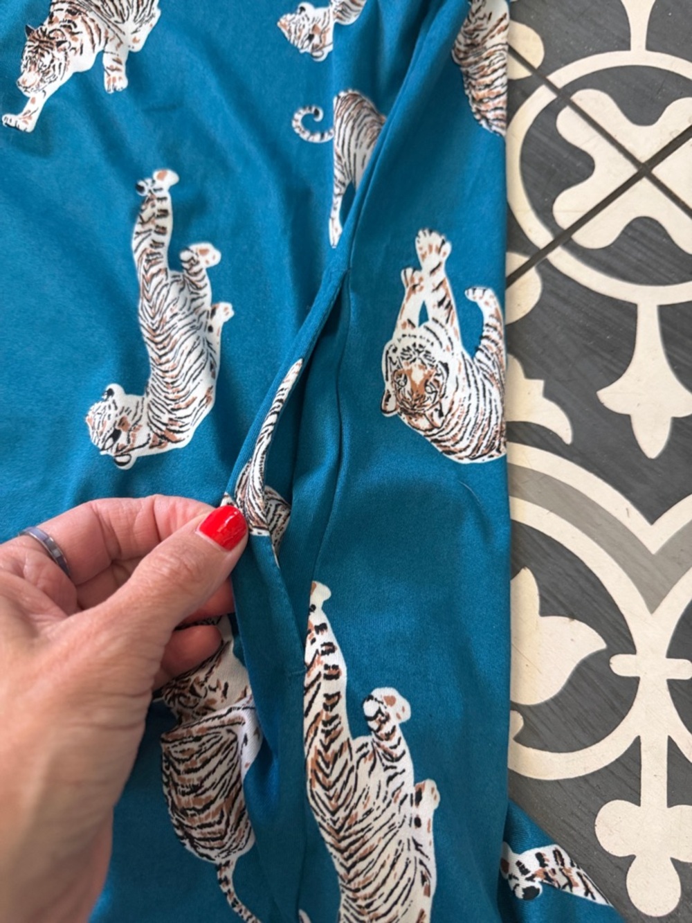 NWT- JoySpun Teal Tiger Print Sleep Shirt w/Pockets - Picture 7 of 7